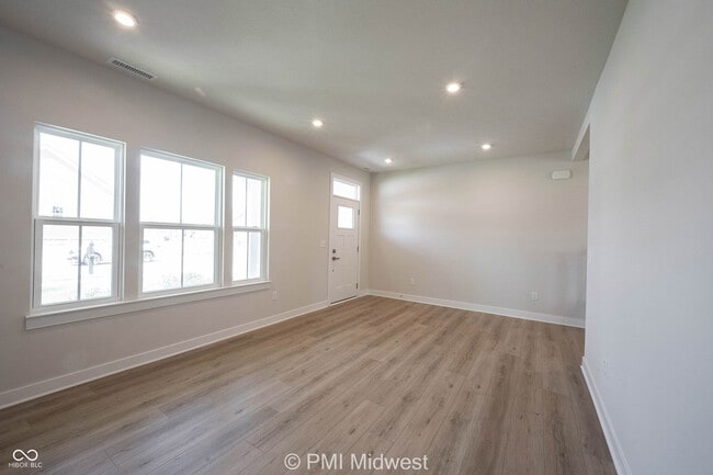 Building Photo - 581 Roosevelt St