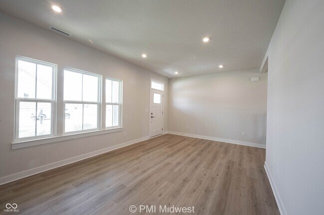 Foto del edificio - 581 Roosevelt St