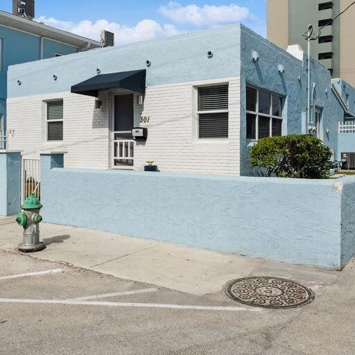 Foto del edificio - 301 Van Buren St