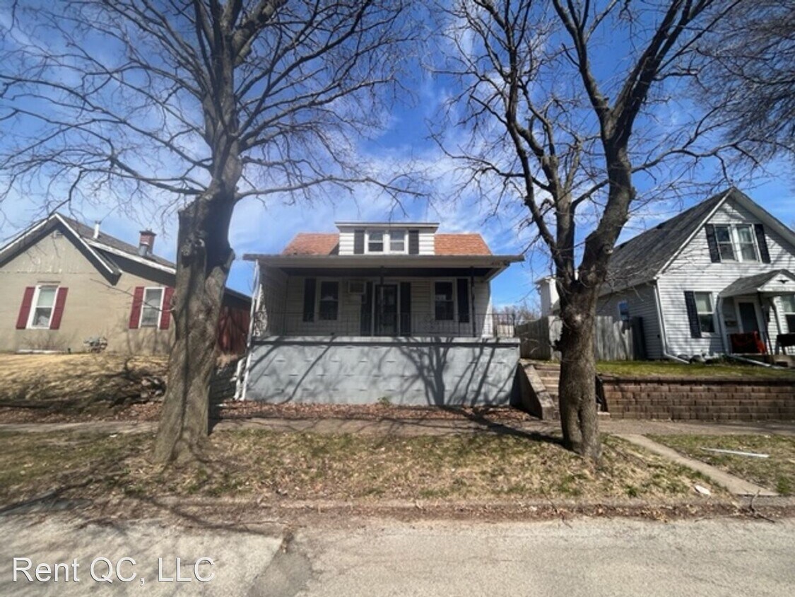 2 br, 1 bath House 1839 17th Ave House for Rent in Moline, IL