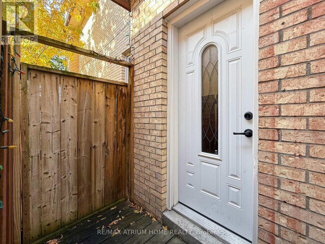 Photo du bâtiment - 42 Fairchild Ave