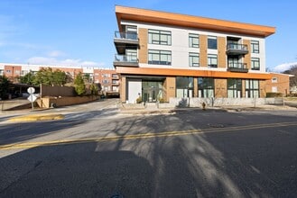 Building Photo - 615 Daniels St