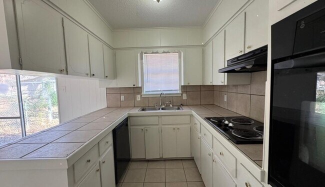 Foto del edificio - 2096 Chapel Creek Rd