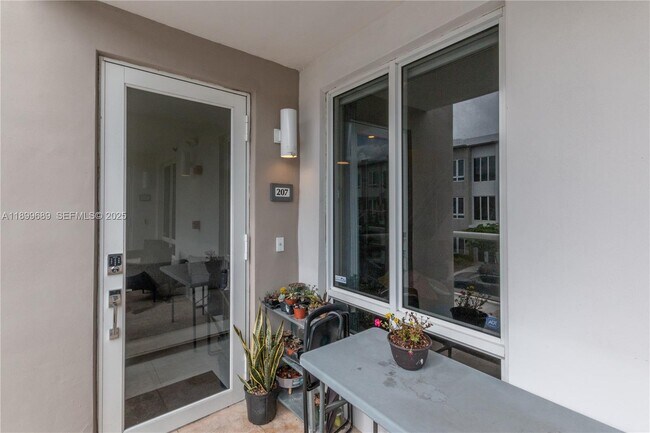 Foto del edificio - 10245 NW 63rd Terrace