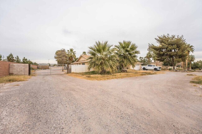 Building Photo - Welcome to your dream home!