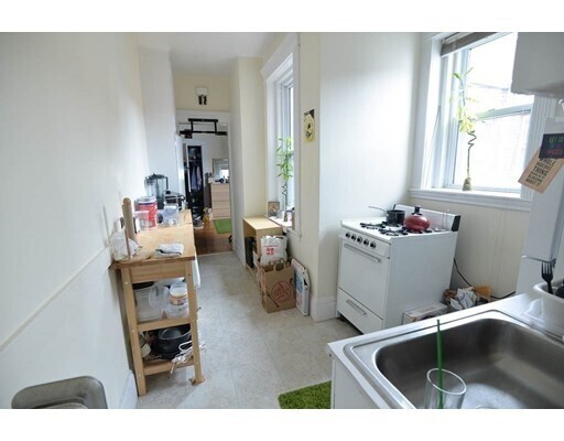 Building Photo - 15 Parkman St