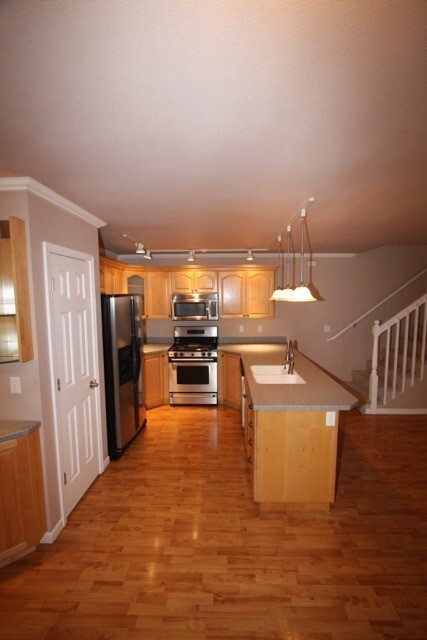 Building Photo - 2 Bedroom Condo in a Quiet Eagle River Nei...