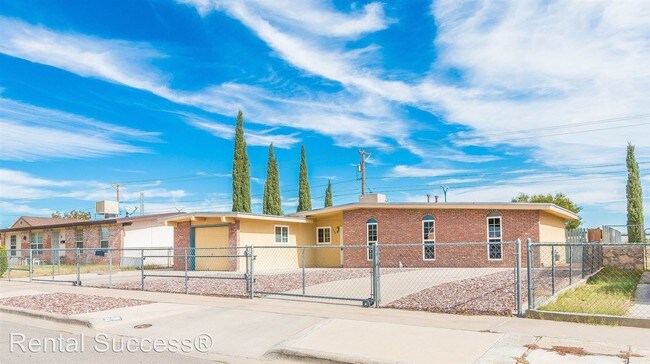 Building Photo - 944 Mallett St