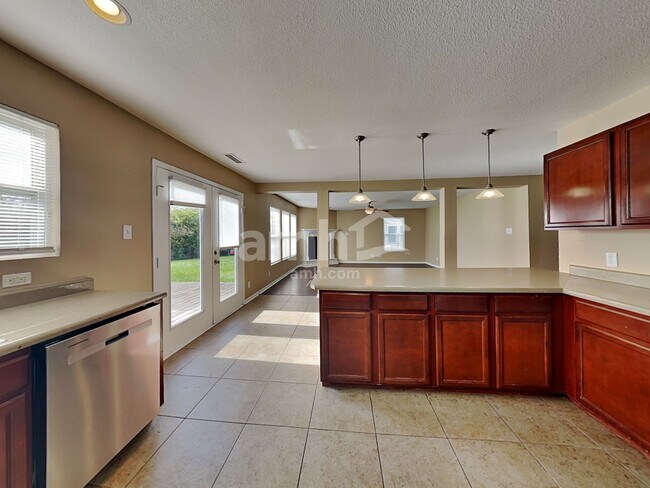 Foto del edificio - 7927 Newhall Way