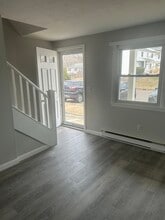 Building Photo - 7 Roys Dr