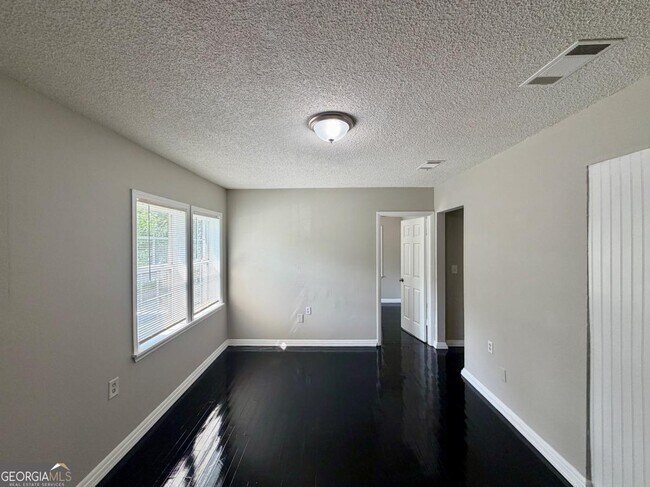 Foto del edificio - 230 Rosser St SW