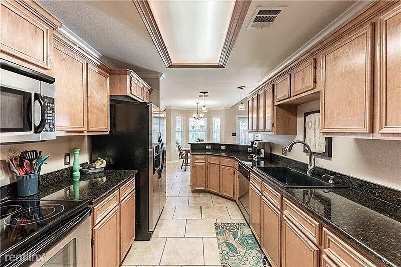 Building Photo - 4 br, 2 bath Apartment - 6825 Wall Street
