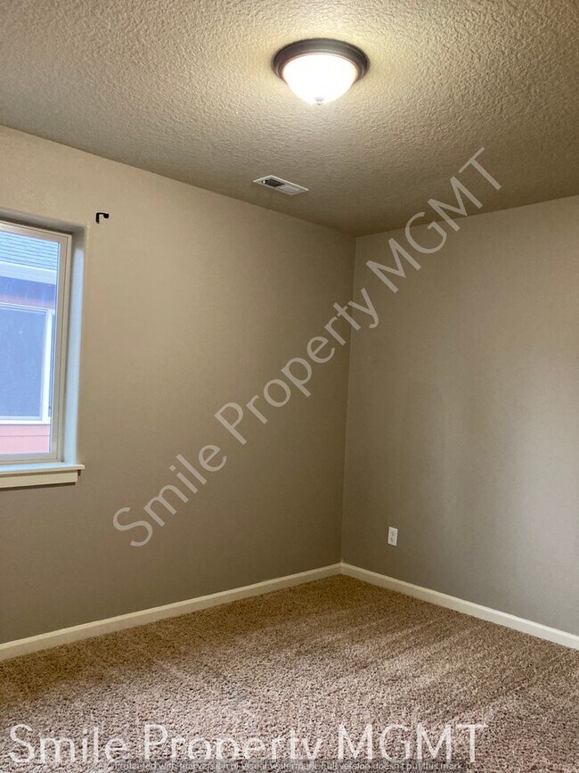 Building Photo - single house
