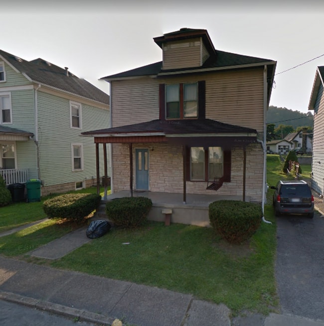 Building Photo - 124 Hall St