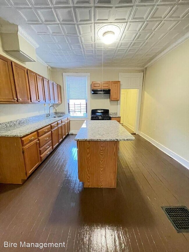 Building Photo - 3 br, 1 bath House - 2011 E Lanvale St