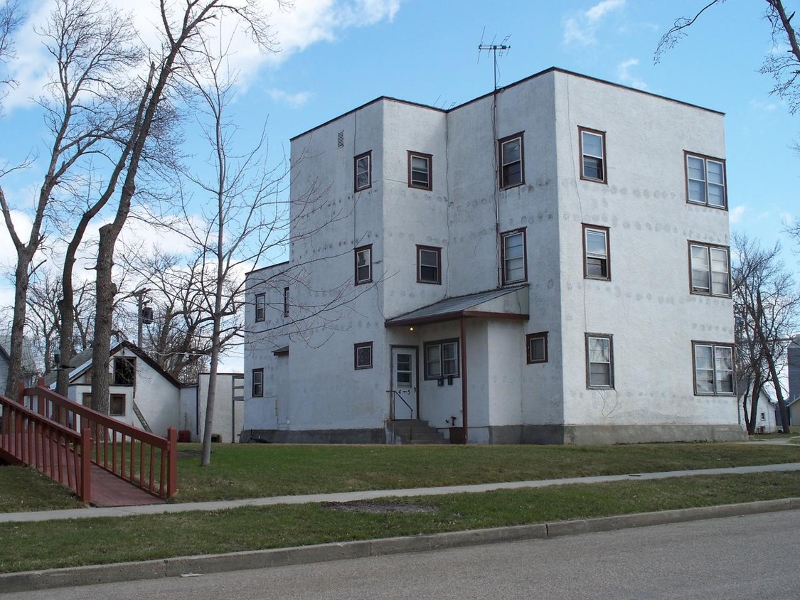 Primary Photo - 602 E 2nd St