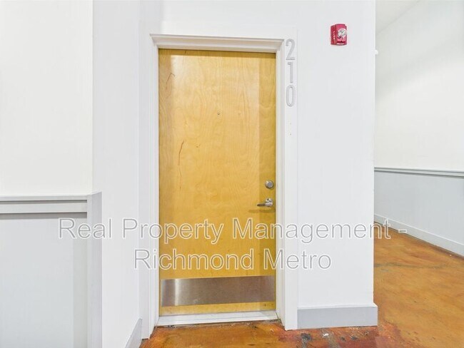 Building Photo - 815 Perry St