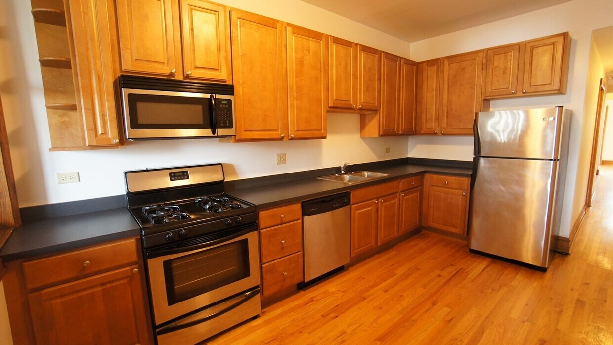 Primary Photo - 3047 W Logan Blvd