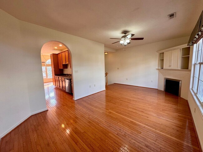 Building Photo - 2948 Crystal Spring Ln