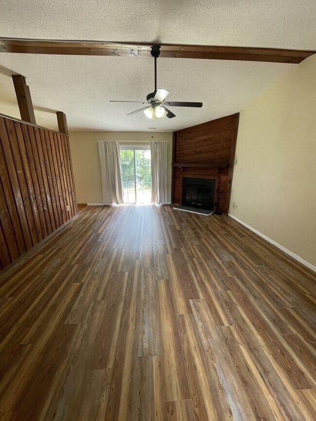Building Photo - 104 Bayer Ct