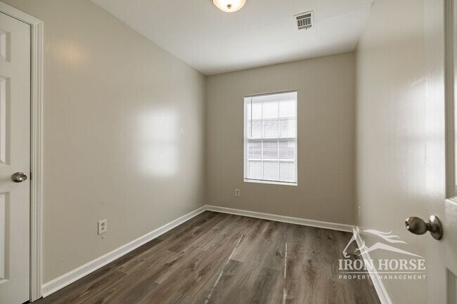 Building Photo - 634 Mill Stone Bluff