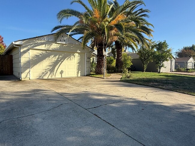 Photo - Cozy 2 bedroom 1 bathroom with pool! House