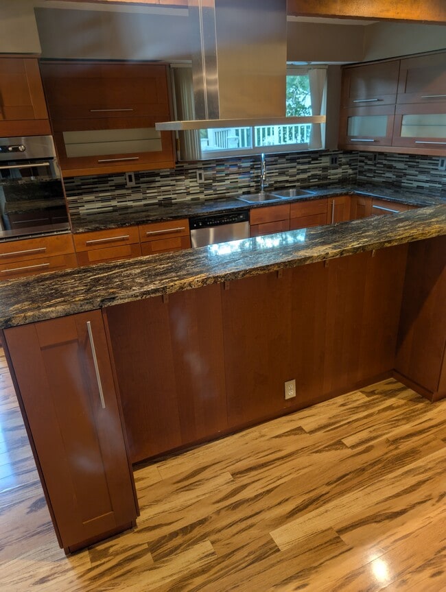 Island - 7915 Glendale Milford Rd