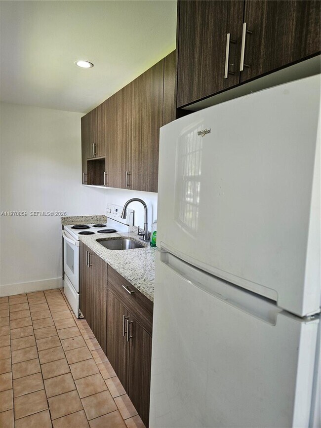 Foto del edificio - 2119 NW 64th St