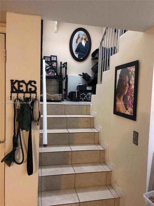 Building Photo - 9431 Live Oak Pl