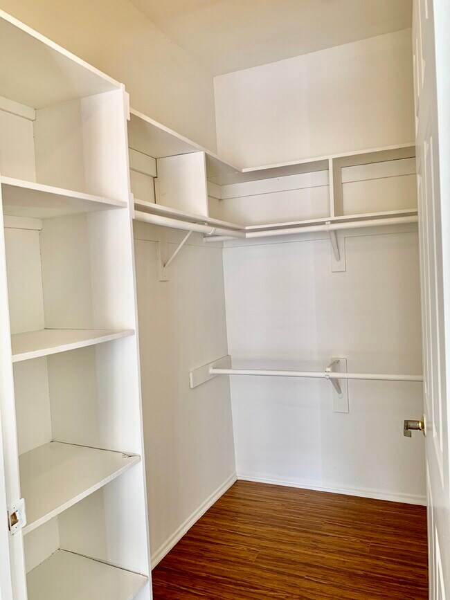 Large walk-in closet - 3816 Beethoven St