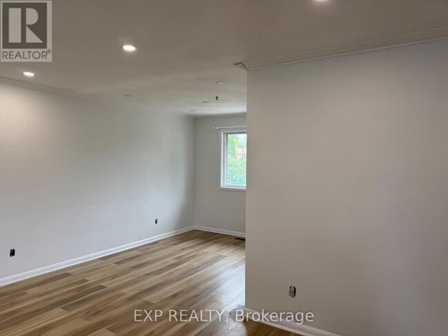 Building Photo - 2343 Redfern Rd