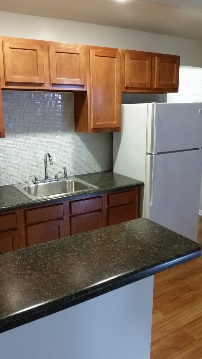Interior Photo - 530 N Lincoln