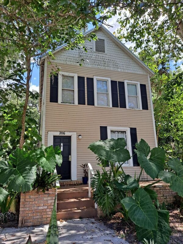 Building Photo - 206 E Howry Ave