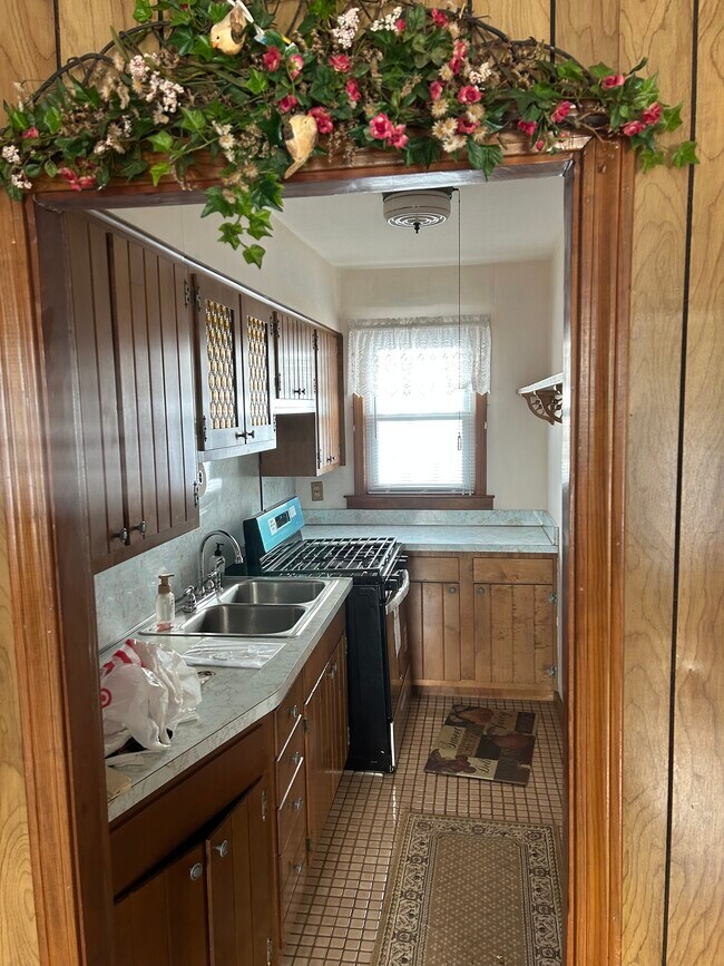 Building Photo - 121 Hope St