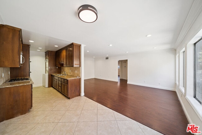 Building Photo - 133 N Swall Dr