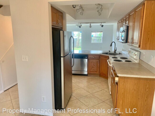 Building Photo - 2 br, 1.5 bath House - 5641 Sycamore St. N.