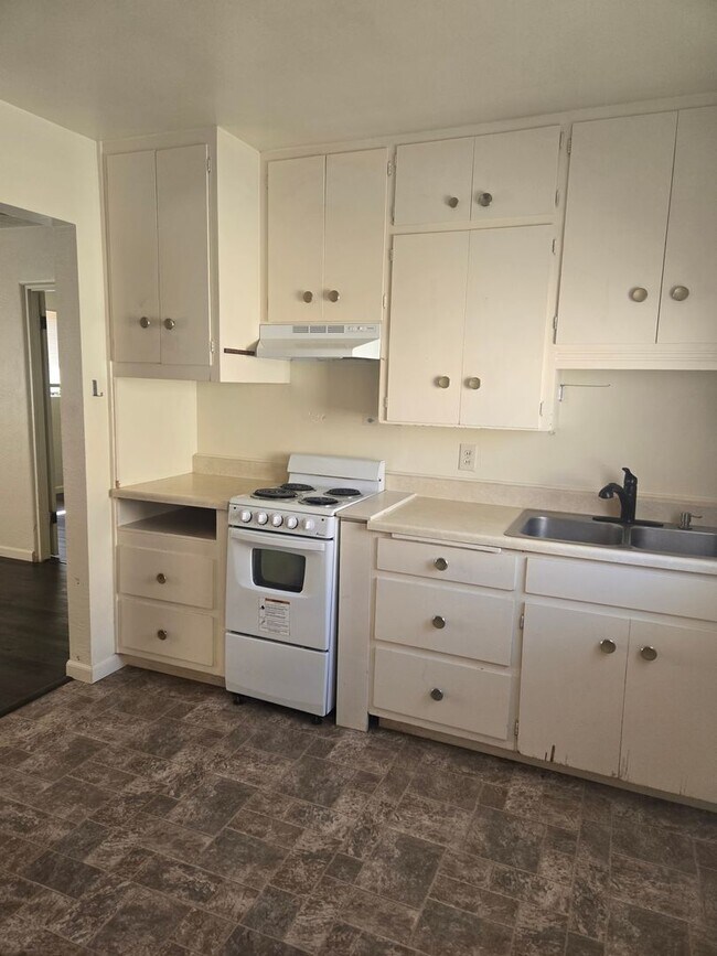 Building Photo - Zuni 4608