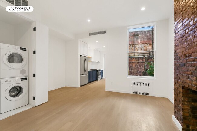 Building Photo - 110 Calyer St