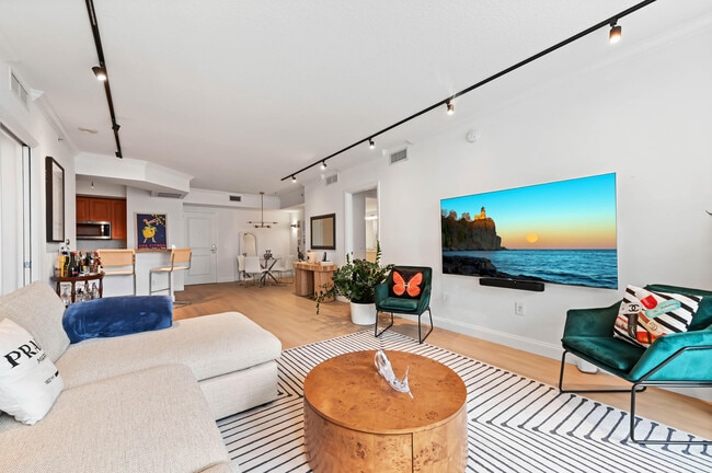 Building Photo - 350 SE 2nd St