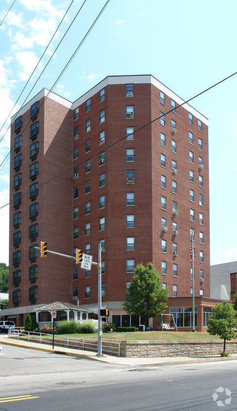 Primary Photo - Harold Thomas High Rise