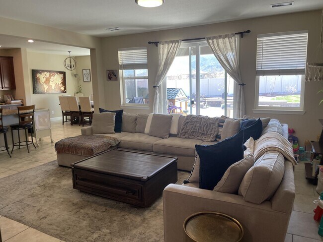 Foto del edificio - 10510 Rollins Dr