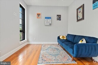 Building Photo - 412 Sepviva St