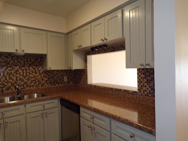 Building Photo - 1214 Hi Stirrup
