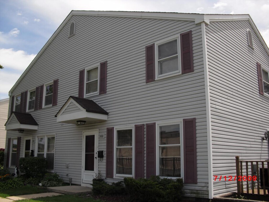 Primary Photo - 1888 Jamestown Cir