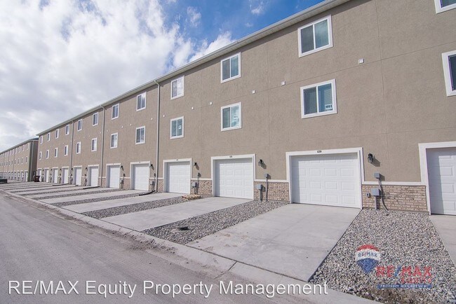 Foto del edificio - 3 br, 2.5 bath House - 48 E 700 N