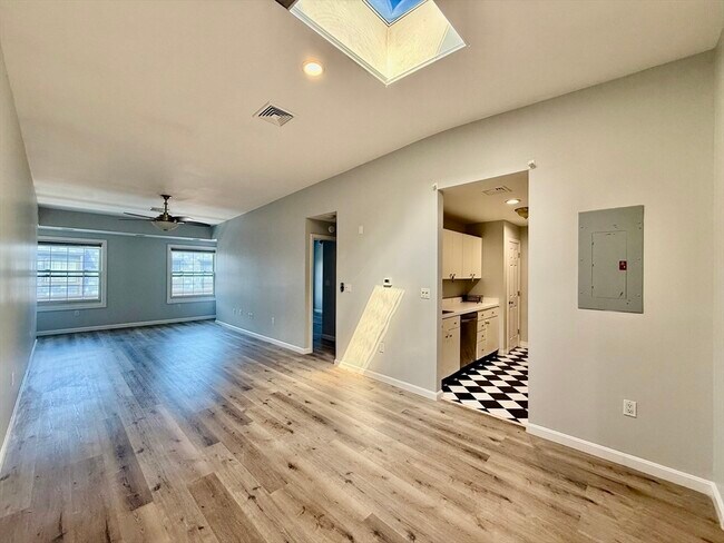 Foto del edificio - 10 Weston Ave