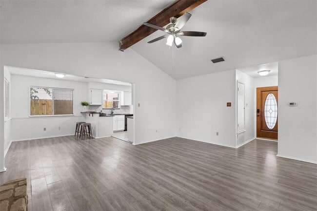 Building Photo - 701 Riverwood Dr