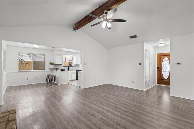 Foto del edificio - 701 Riverwood Dr
