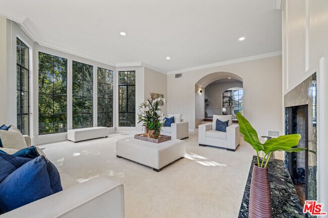 Foto del edificio - 1218 Benedict Canyon Drive