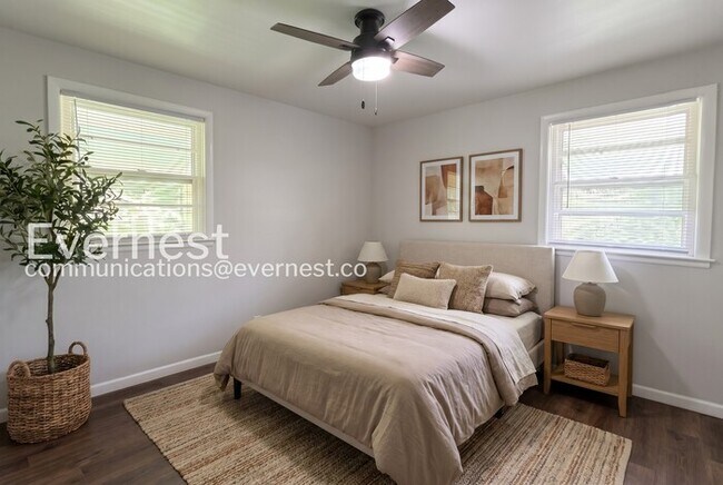Foto del edificio - 3250 Cloverwood Dr